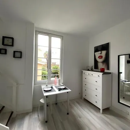 Apartment Au Coeur De Granville